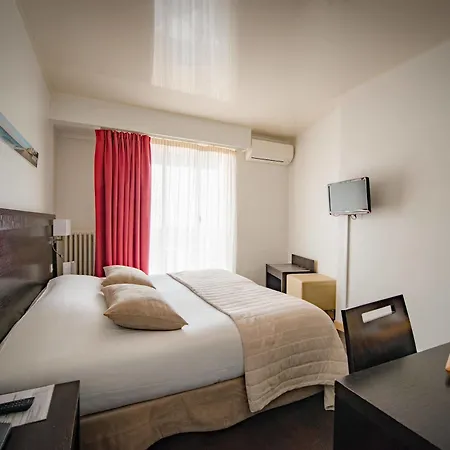 Hotel Comte De 3*