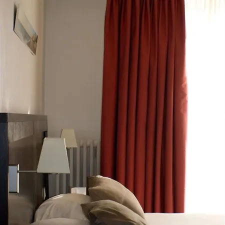 Comte De Hotel