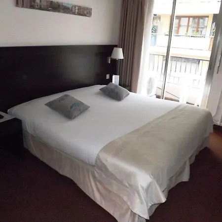 Comté De Hotel 3*