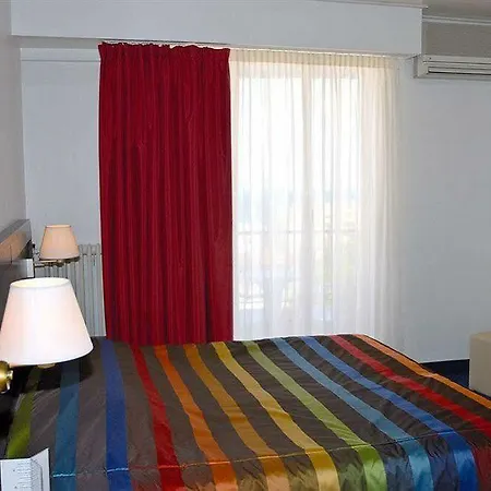 Comté De Hotel 3*